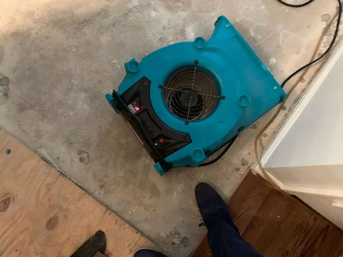 Air mover drying subfloor during Commercial Water Damage Restoration in Sweden